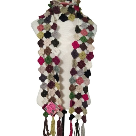 NWT TARA Handmade 100% Wool 3 Daisy Flower Crochet Boho Bohemian Scarf - Picture 1 of 9